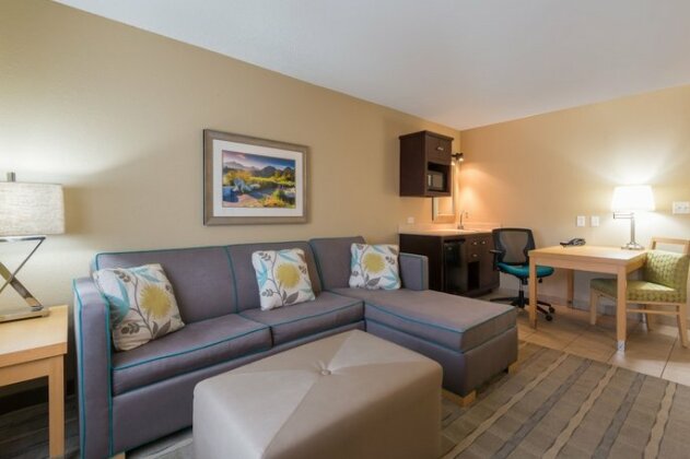 Holiday Inn Express & Suites Wheat Ridge-Denver West - Photo4