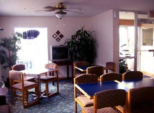 American Inn and Suites White Hall - Photo4