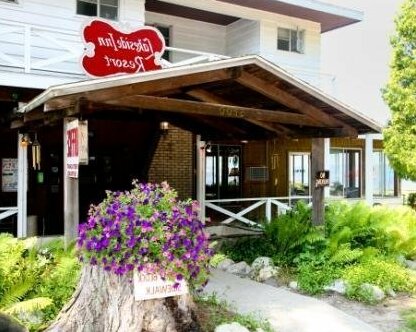 Buzz's Lakeside Inn