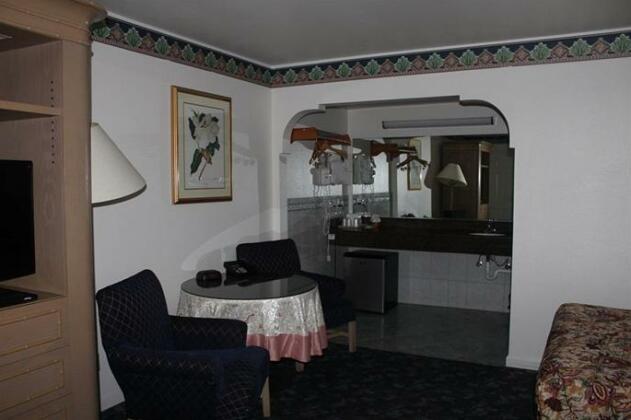 Best Whittier Inn - Photo2