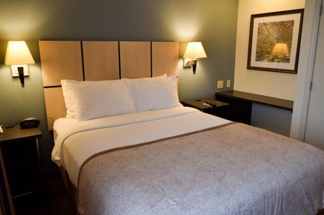 Candlewood Suites Wichita Airport - Photo4