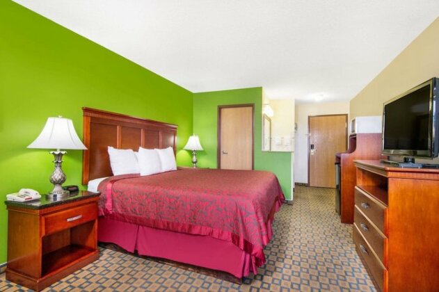 Days Inn & Suites by Wyndham Wichita - Photo4