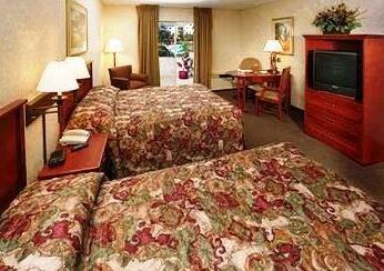 GuestHouse International Inn & Suites Wichita - Photo2