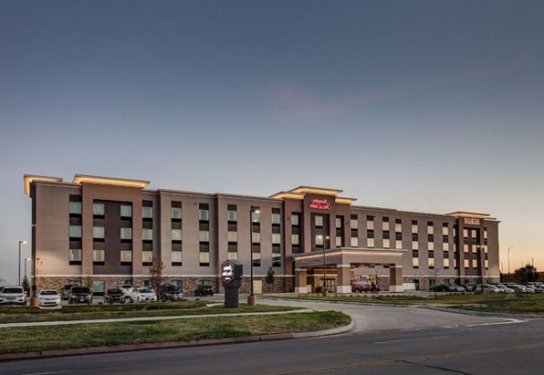 Hampton Inn & Suites-Wichita/Airport KS - Photo2
