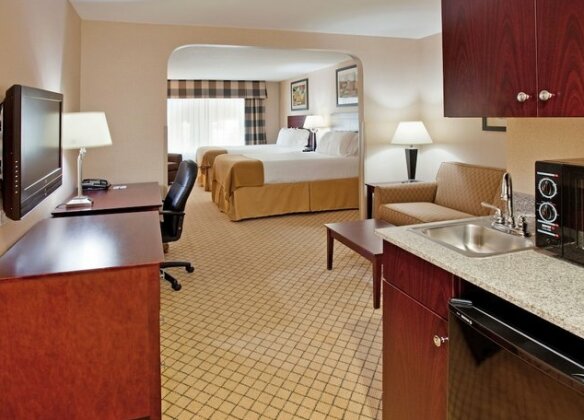 Holiday Inn Express Hotel & Suites Wichita Airport - Photo5