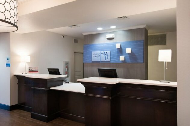 Holiday Inn Express & Suites East Wichita I-35 Andover - Photo2