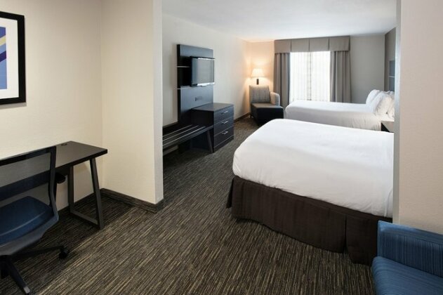 Holiday Inn Express & Suites East Wichita I-35 Andover - Photo4