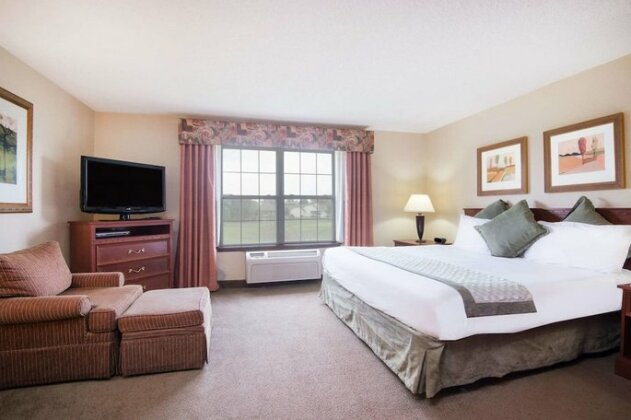 The Marigold Grand Hotel and Suites Wichita West - Photo2