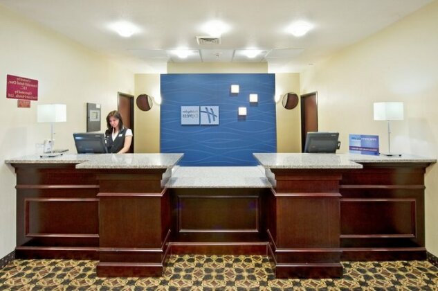 Holiday Inn Express & Suites Willcox - Photo2