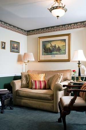 A Williamsburg White House Inn - Photo2