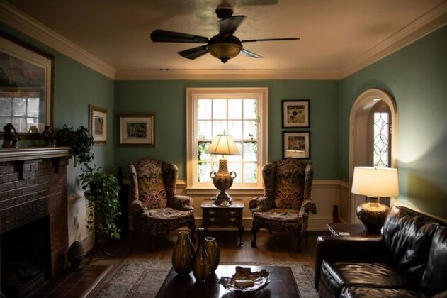 The Williamsburg Manor Bed and Breakfast - Photo3