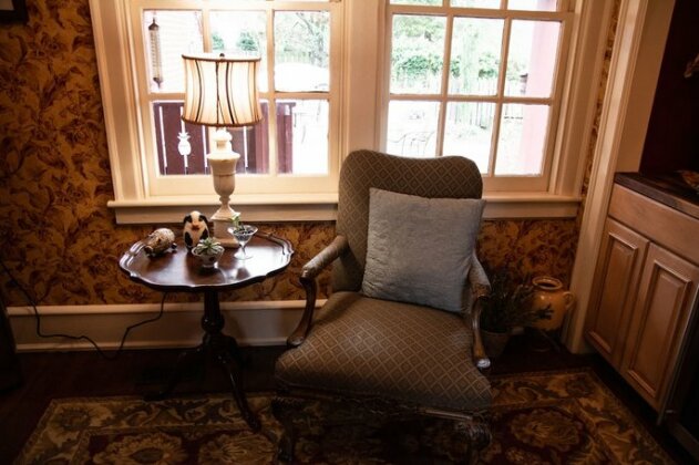 The Williamsburg Manor Bed and Breakfast - Photo4