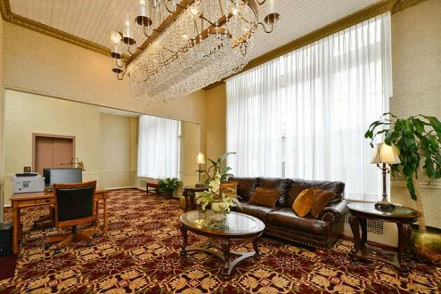 SureStay Collection by Best Western Genetti Hotel - Photo4