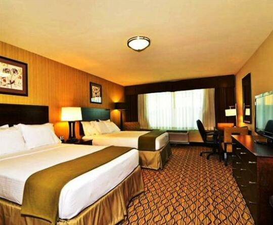 Holiday Inn Express & Suites - Williston