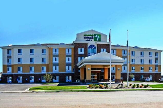 Holiday Inn Express & Suites - Williston - Photo3