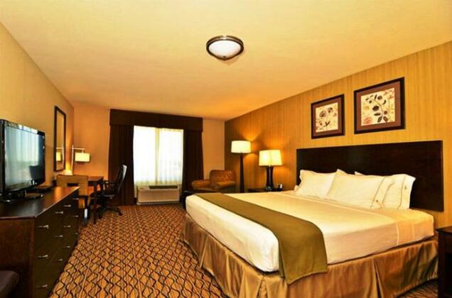 Holiday Inn Express & Suites - Williston - Photo5