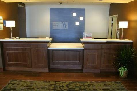 Holiday Inn Express & Suites Willmar - Photo2