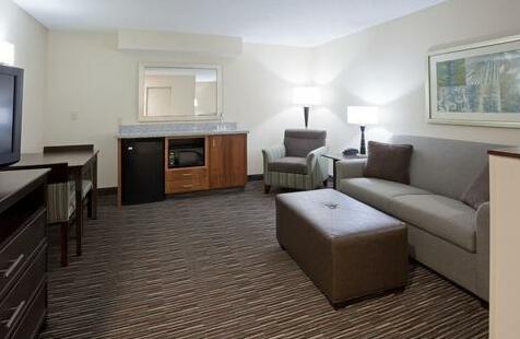 Holiday Inn Express & Suites Willmar - Photo3