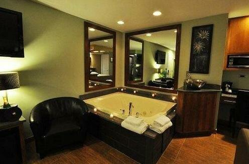 The Champagne Lodge & Luxury Suites - Photo5