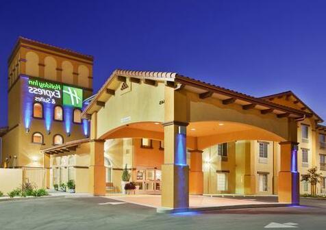 Holiday Inn Express Hotel & Suites Willows - Photo2