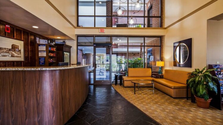 BEST WESTERN Plus Coastline Inn - Photo4