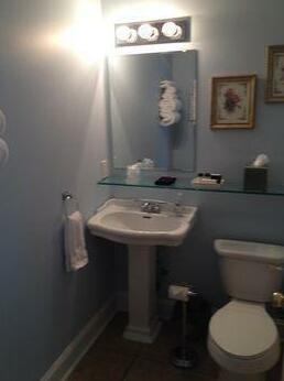 Clarendon Inn - Photo2