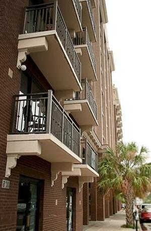 Water Street Retreats - Photo2