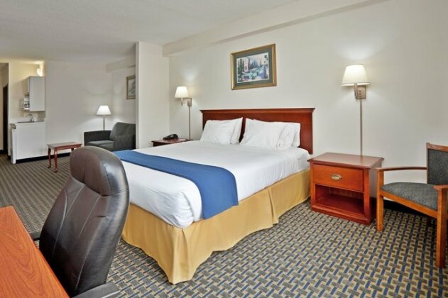 Holiday Inn Express Hotel & Suites - Wilson - Downtown - Photo3