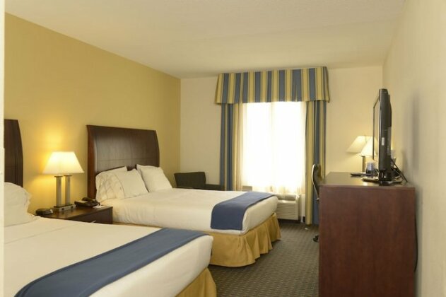 Holiday Inn Express Hotel & Suites - Wilson - Downtown - Photo5
