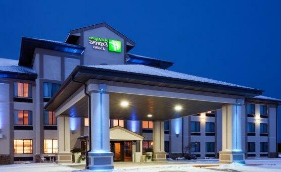 Holiday Inn Express & Suites Winner - Photo5