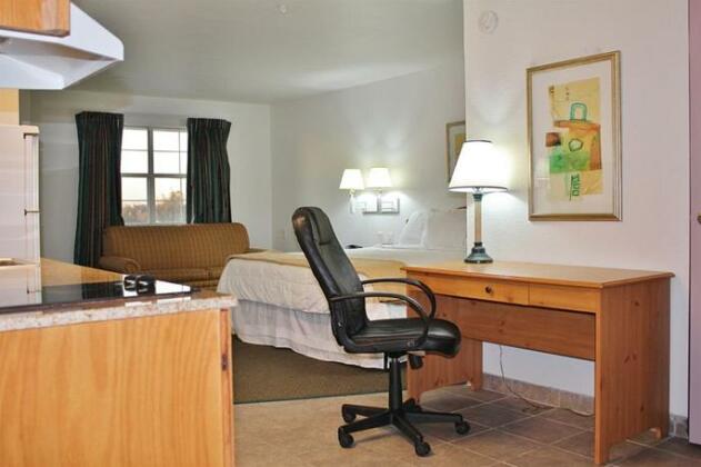 America's Best Value Inn & Suites Winnie - Photo2