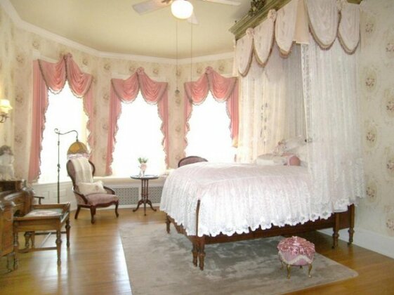 Alexander Mansion Bed & Breakfast - Photo5