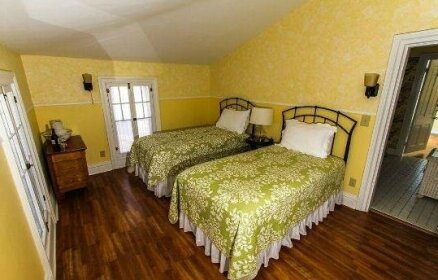 Carriage House Bed & Breakfast