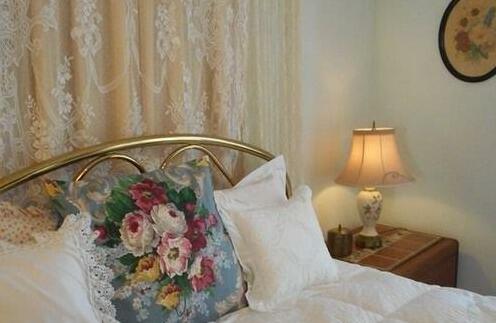 Violet Rose Bed & Breakfast - Photo4