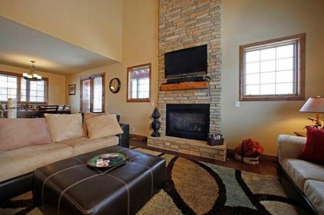 Elk Court 4 - Photo2