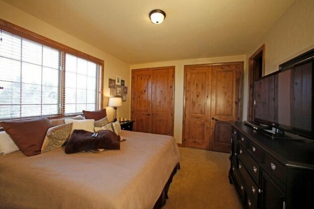 Elk Court 4 - Photo4
