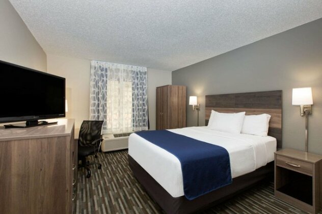 Days Inn & Suites by Wyndham Wisconsin Dells - Photo3