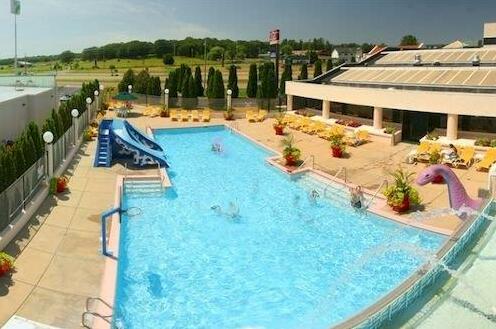 Grand Marquis Waterpark Hotel & Suites - Photo2