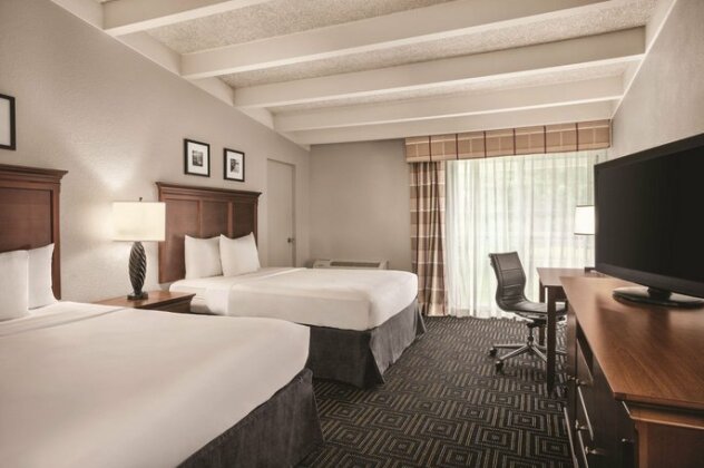 Country Inn & Suites by Radisson Woodbury MN - Photo4