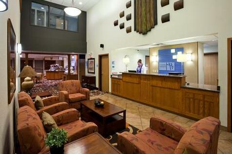 Holiday Inn Express & Suites - Worthington - Photo5