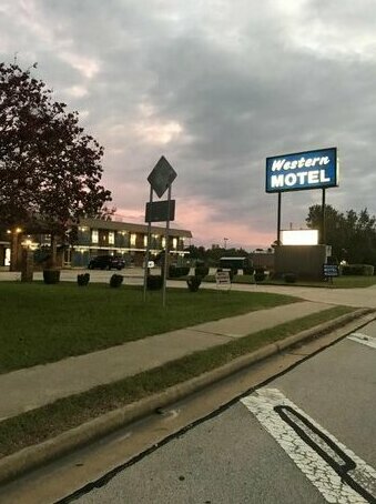 Western Motel Wrens