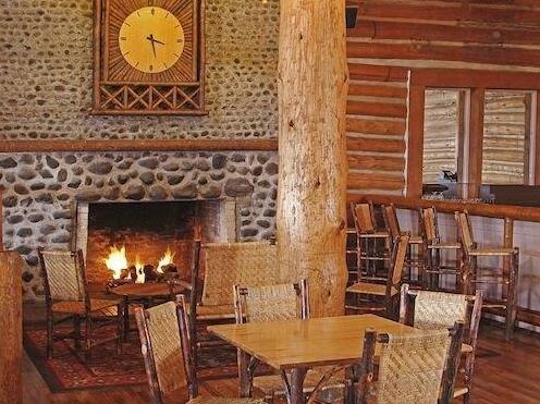 Lake Lodge Cabins - Inside the Park - Photo3