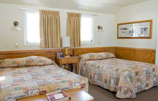 Lake Yellowstone Hotel & Cabins - Inside the Park - Photo3