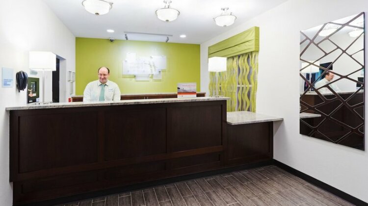 Holiday Inn Express & Suites Wyomissing - Photo2