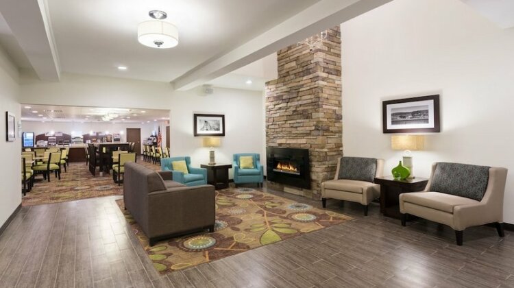 Holiday Inn Express & Suites Wyomissing - Photo3