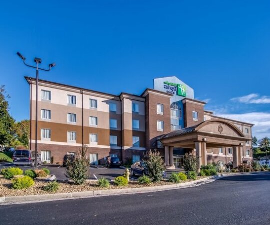 Holiday Inn Express & Suites Wytheville - Photo2