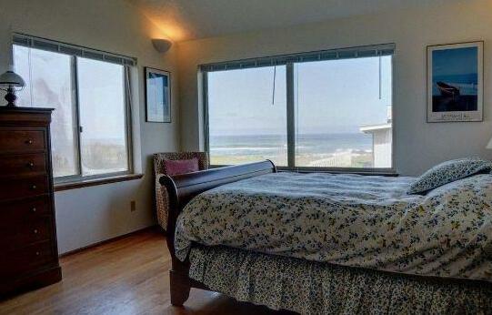 RedAwning OceanSide Beach Cottage 655 - Photo3