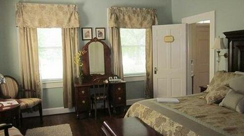 Vintage Inn Bed and Breakfast - Photo4