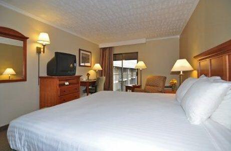 Best Western Plus Ahtanum Inn - Photo4