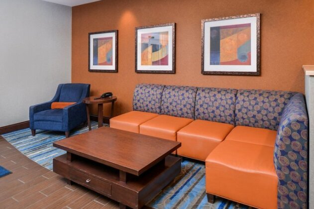 Holiday Inn Express Hotel & Suites York - Photo3